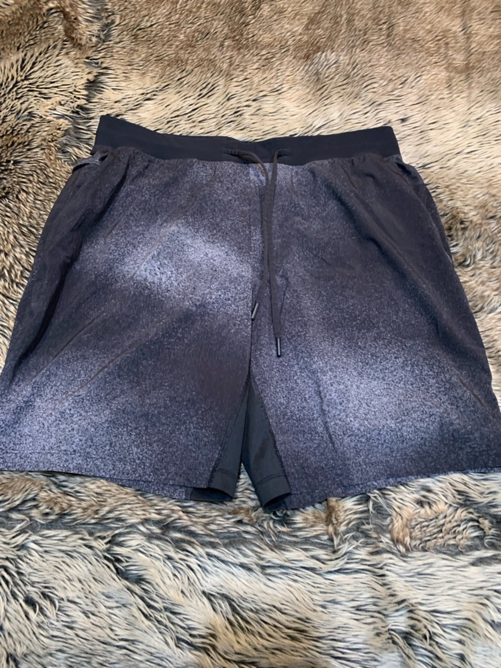 Lululemon T.H.E. Short *9" Updated
Ocean Spray Ice Grey Black
size XL